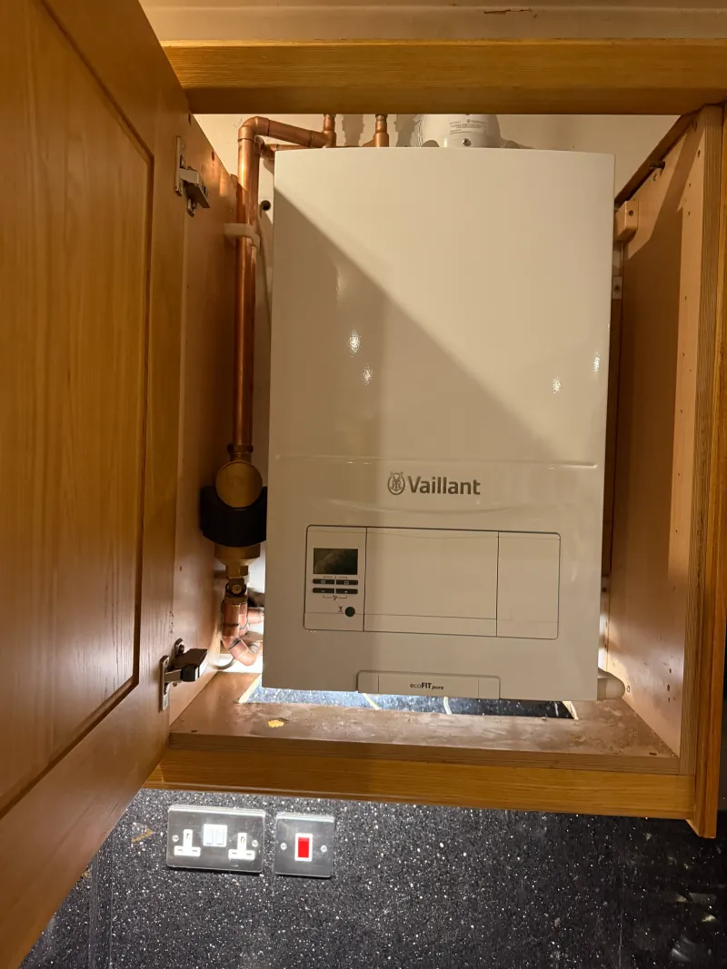 Space-efficient Vaillant ecoFIT pure boiler installed in a kitchen cabinet in Borehamwood WD6 — Pristine Gas Ltd
